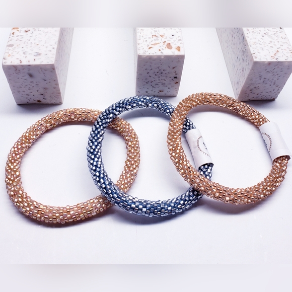 CHIC HAPPENS -Original Roll-On® Bracelets, 7" round, made in Nepal #4 (3 pieces) - Picture 3 of 8